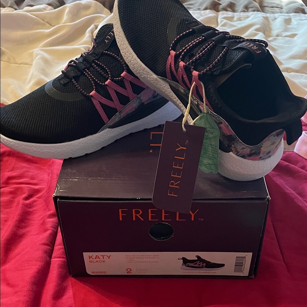 Freely Kids' Black and Pink Sneakers